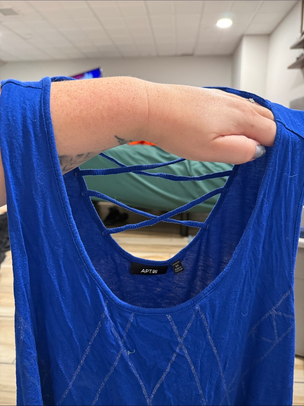 Blue tank - Picture 2 of 2